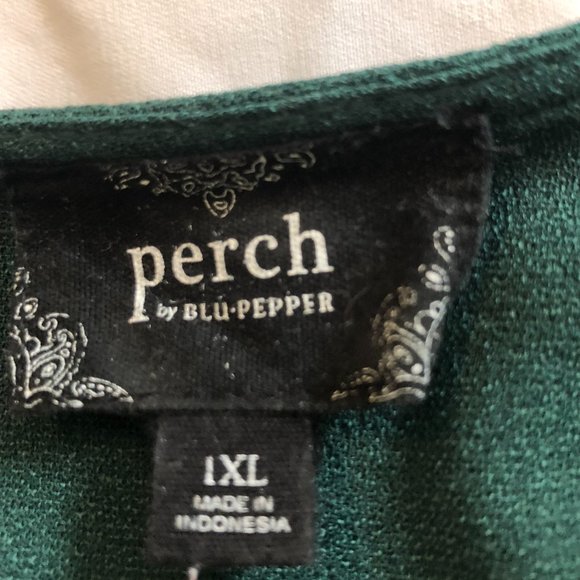 Button detail top - Picture 2 of 2